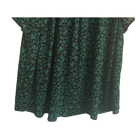 Torrid Top Women's Size 0X Green Black Hearts Short Sleeve Button Closure - Picture 3 of 6